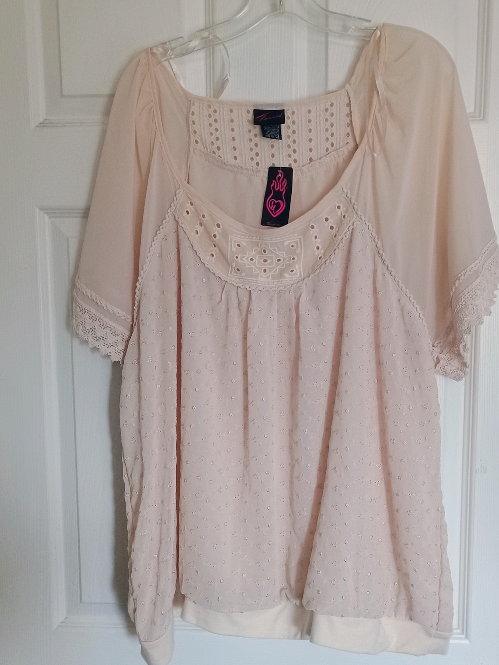NWT Torrid Boho Eyelet Scoop-Neck Soft Blush Blouse Size 3 (3XL)